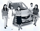 Mazda MPV Sports F и разработавшая ее группа женщин